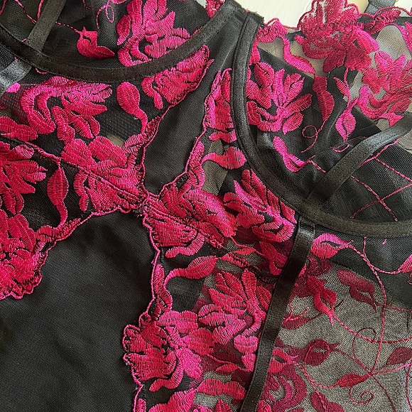 Torrid TWO TONE FLORAL FUCHSIA EMBROIDERED MESH BODYSUIT Size 2X - Picture 12 of 14